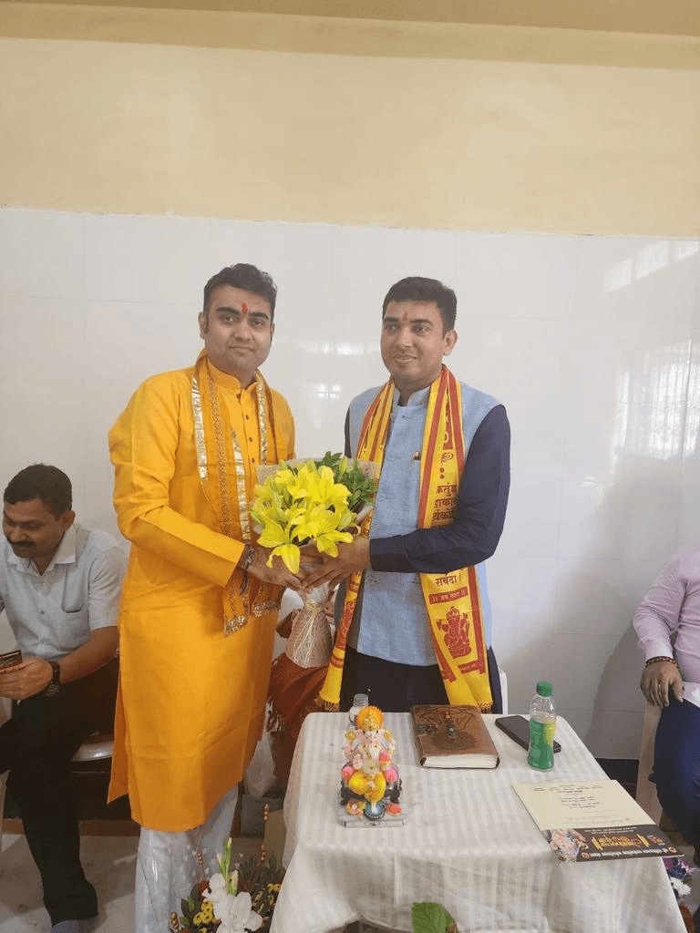 Nikhil Vyas with BJP leaders